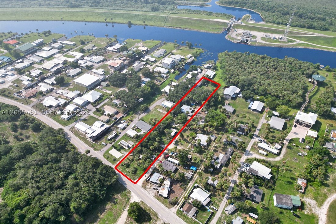 Moore Haven, Florida, United States 4 - 18456136