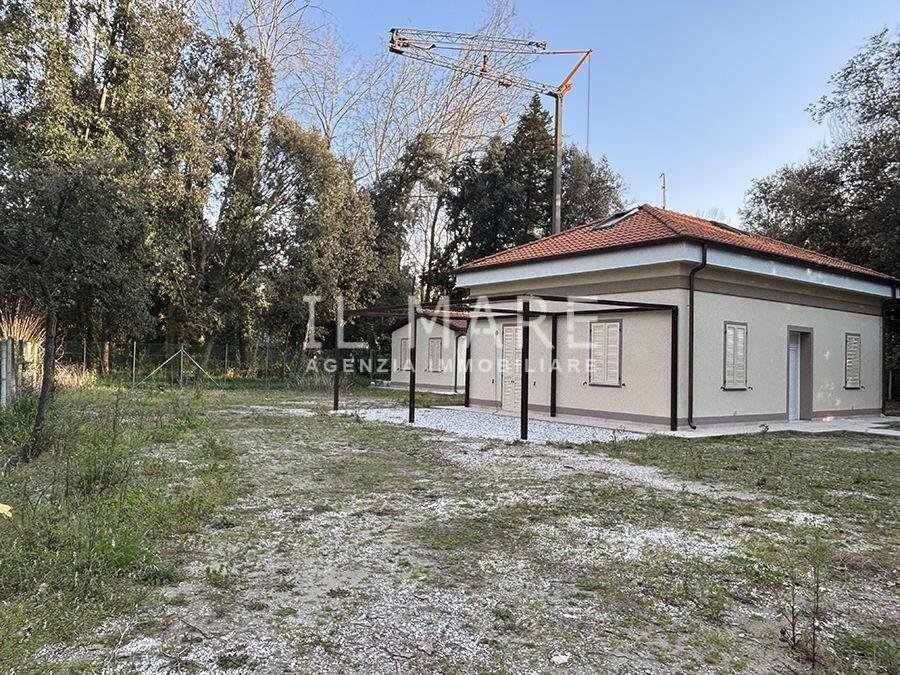 House in Ronchi, Massa, Italy 2 - 18458677