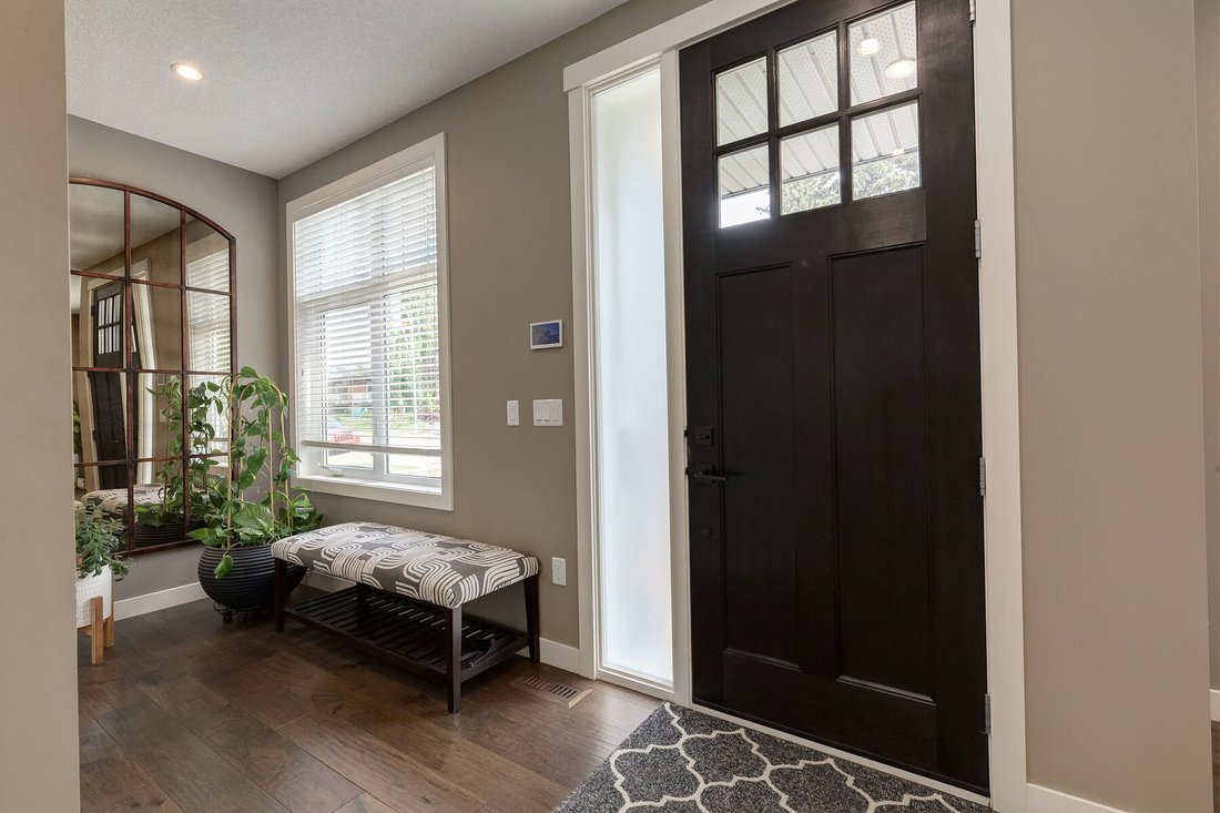 House in Calgary, Alberta, Canada 3 - 18458151