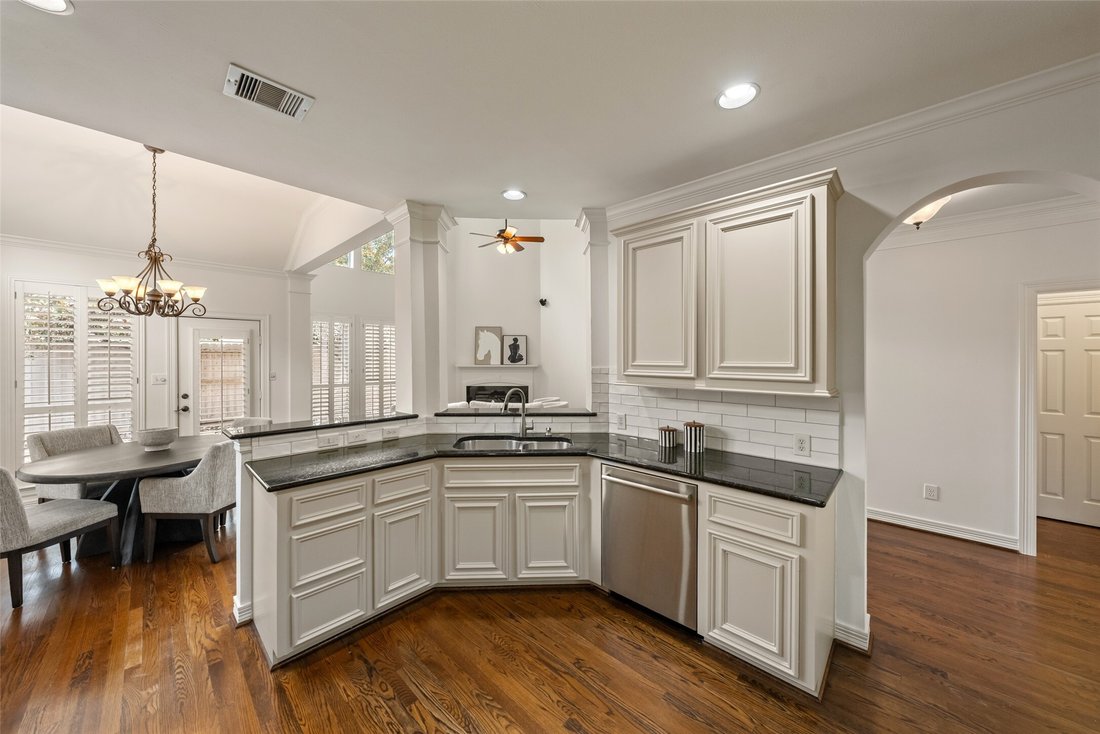 House in Houston, Texas, United States 3 - 17874393