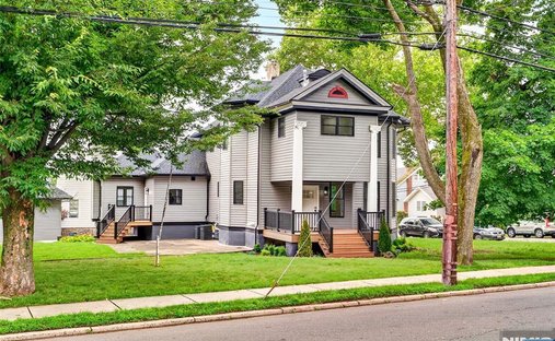 House in Teaneck, New Jersey, United States 1