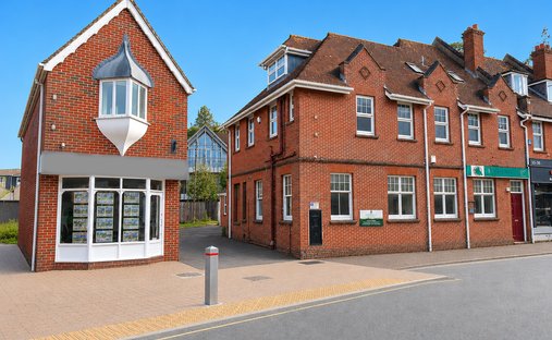 House in Brockenhurst, England 1