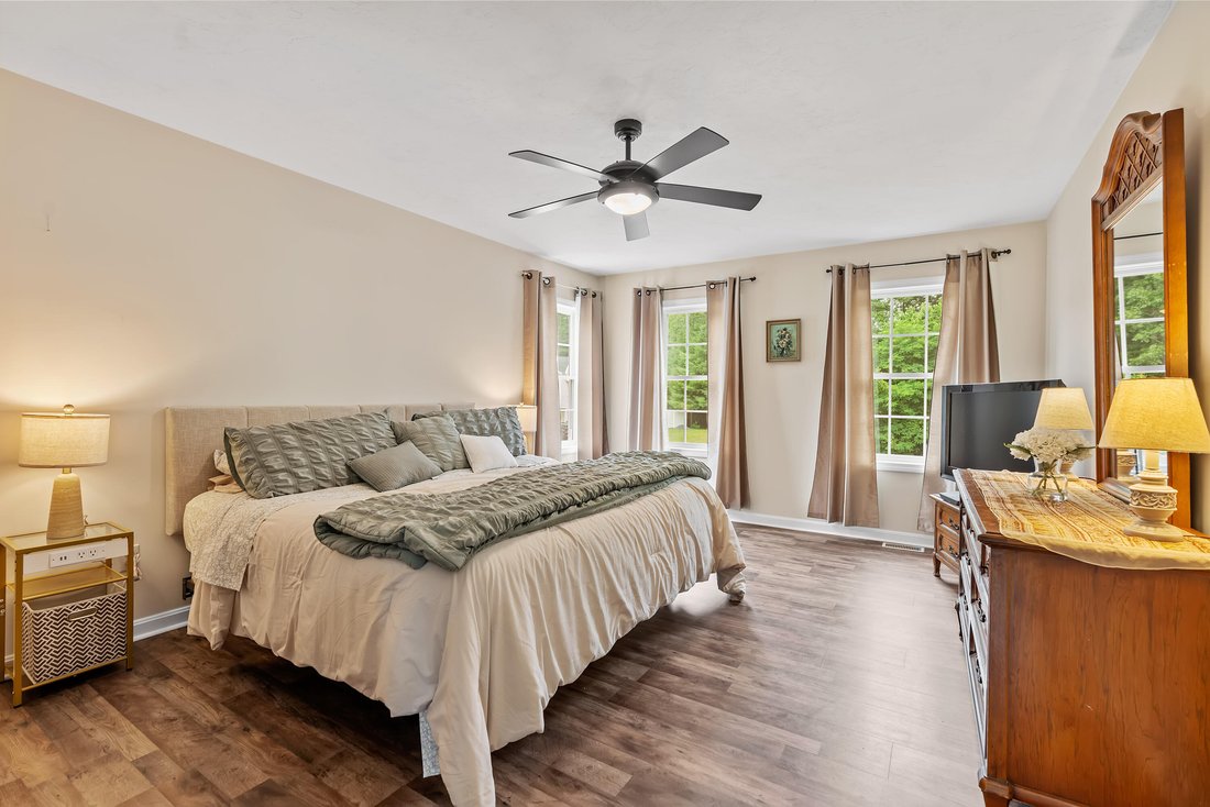 House in Holbrook, Massachusetts, United States 4 - 18458005