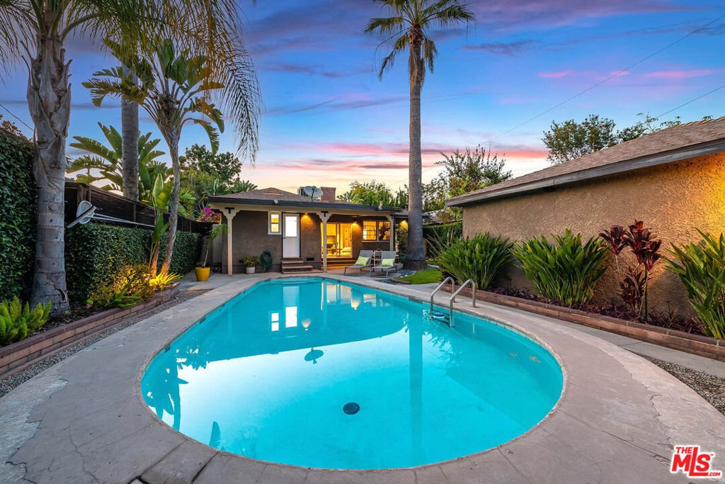 House in Burbank, California, United States 3 - 18459120