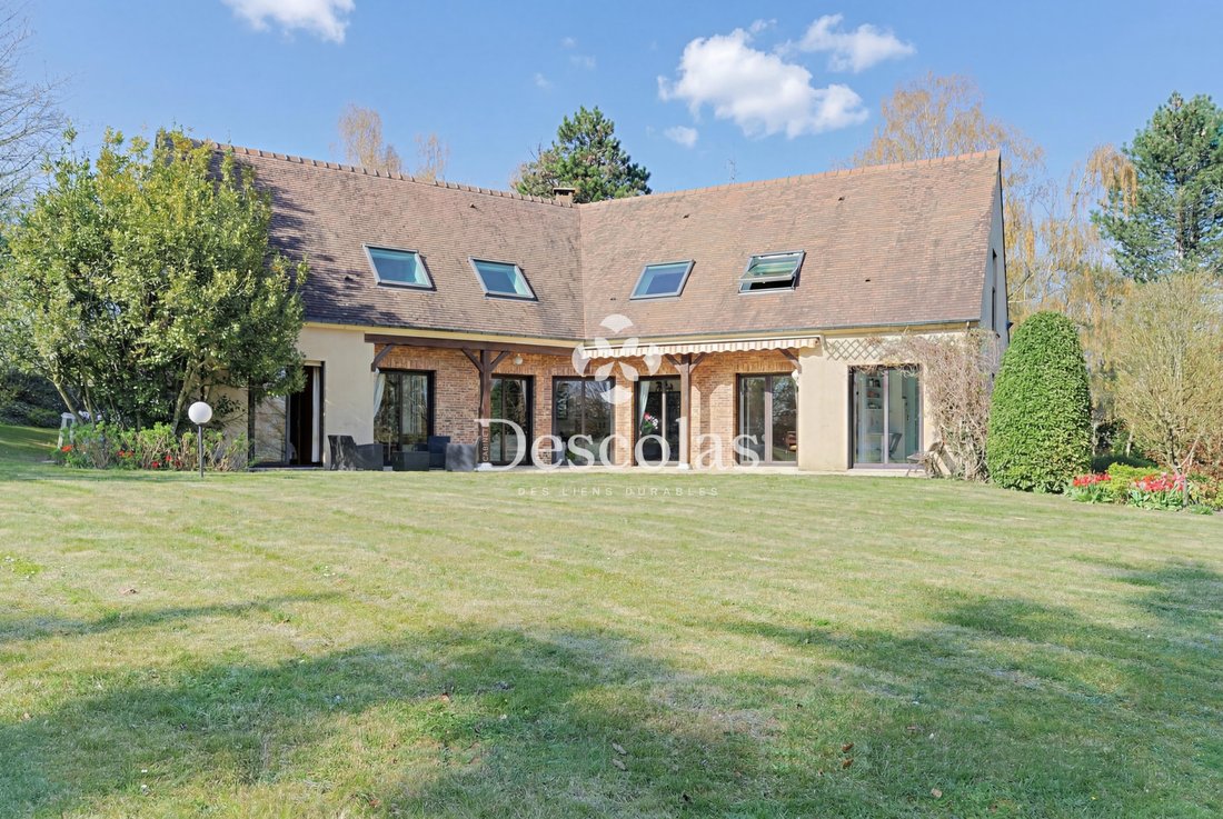 House in Sud, Chambourcy, France 1 - 18468193