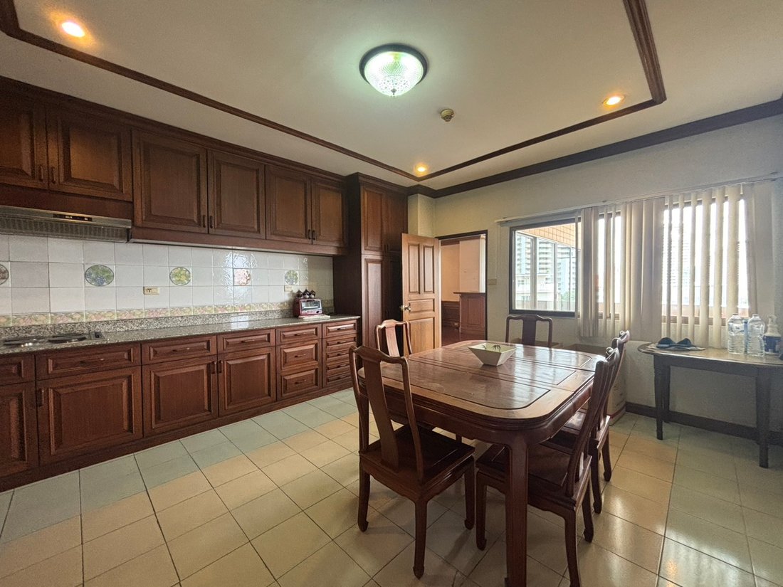 Condo in Phra Khanong Nuea, Bangkok, Thailand 4 - 18463964