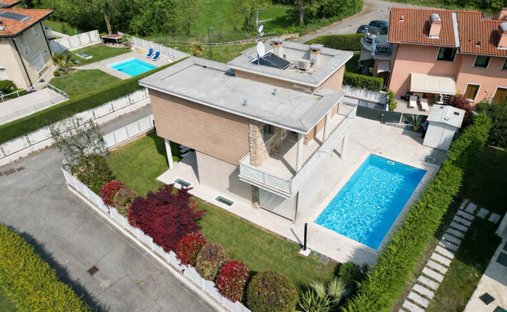 Villa in Hill Zone, Padenghe sul Garda, Lombardy 1
