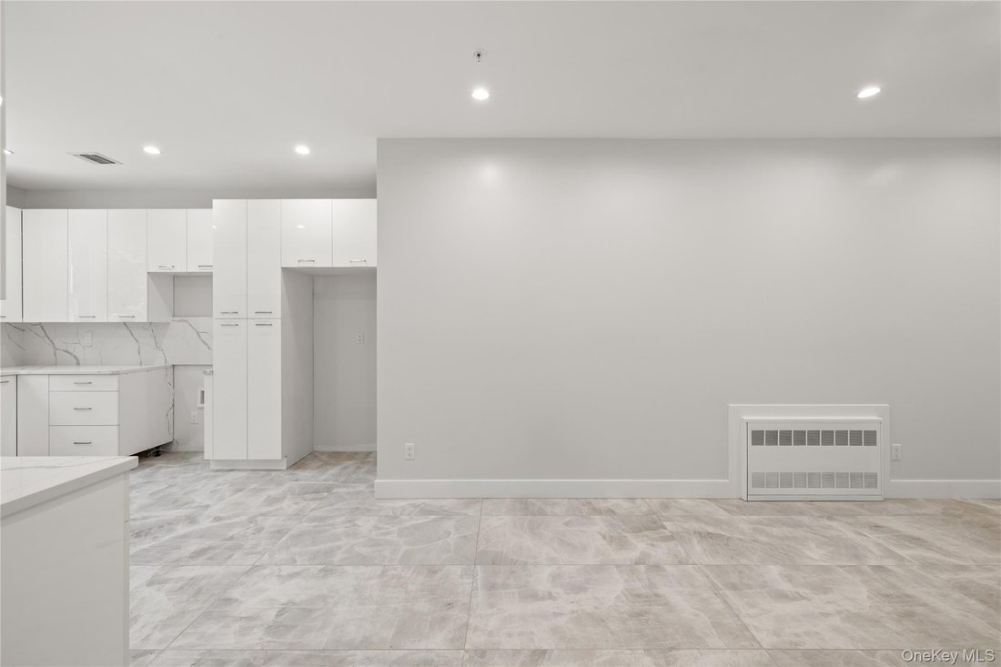 Condo in Airmont, New York, United States 5 - 18468722
