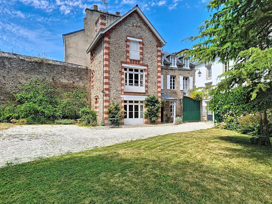 House in Dinan, Brittany, France 1 - 18468105