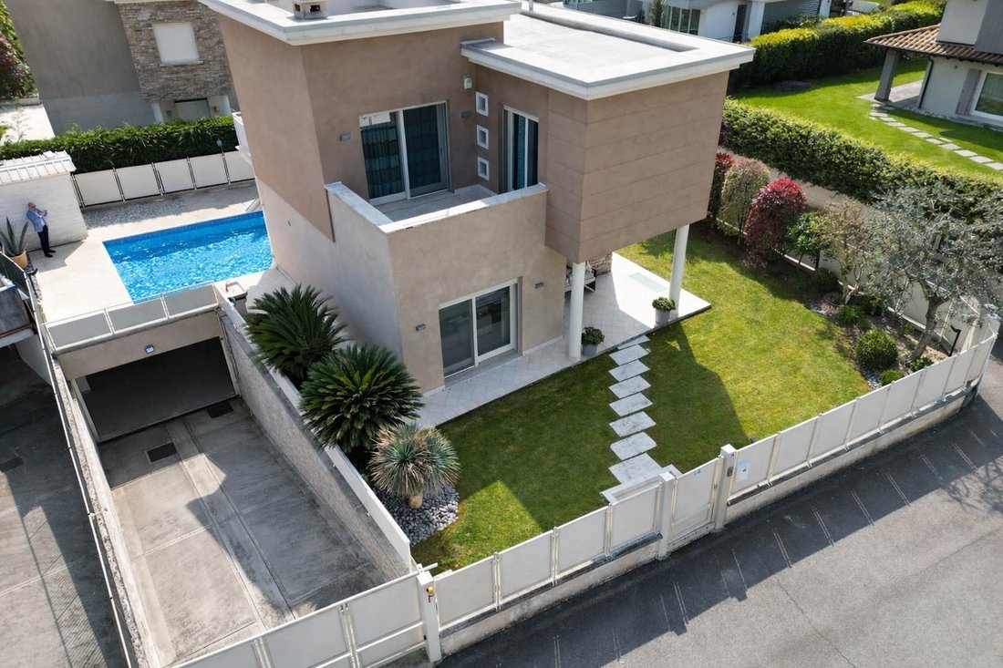 Villa in Hill Zone, Padenghe sul Garda, Lombardy 2 - 18460605