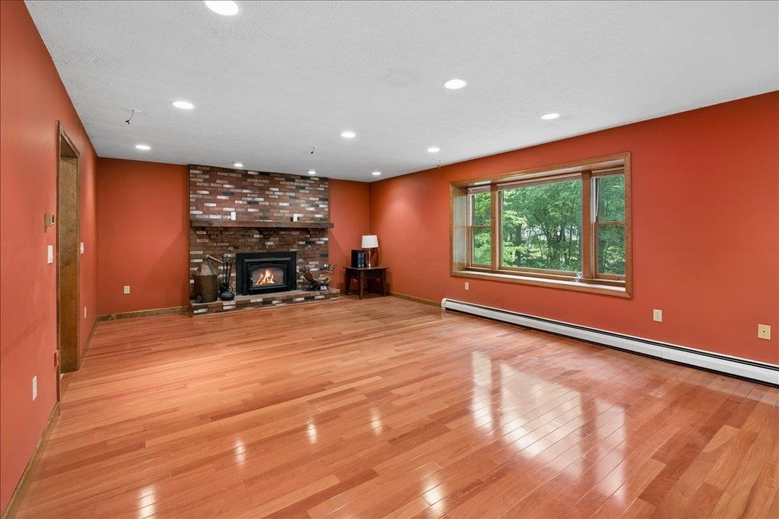 House in Derry, New Hampshire, United States 4 - 18459965