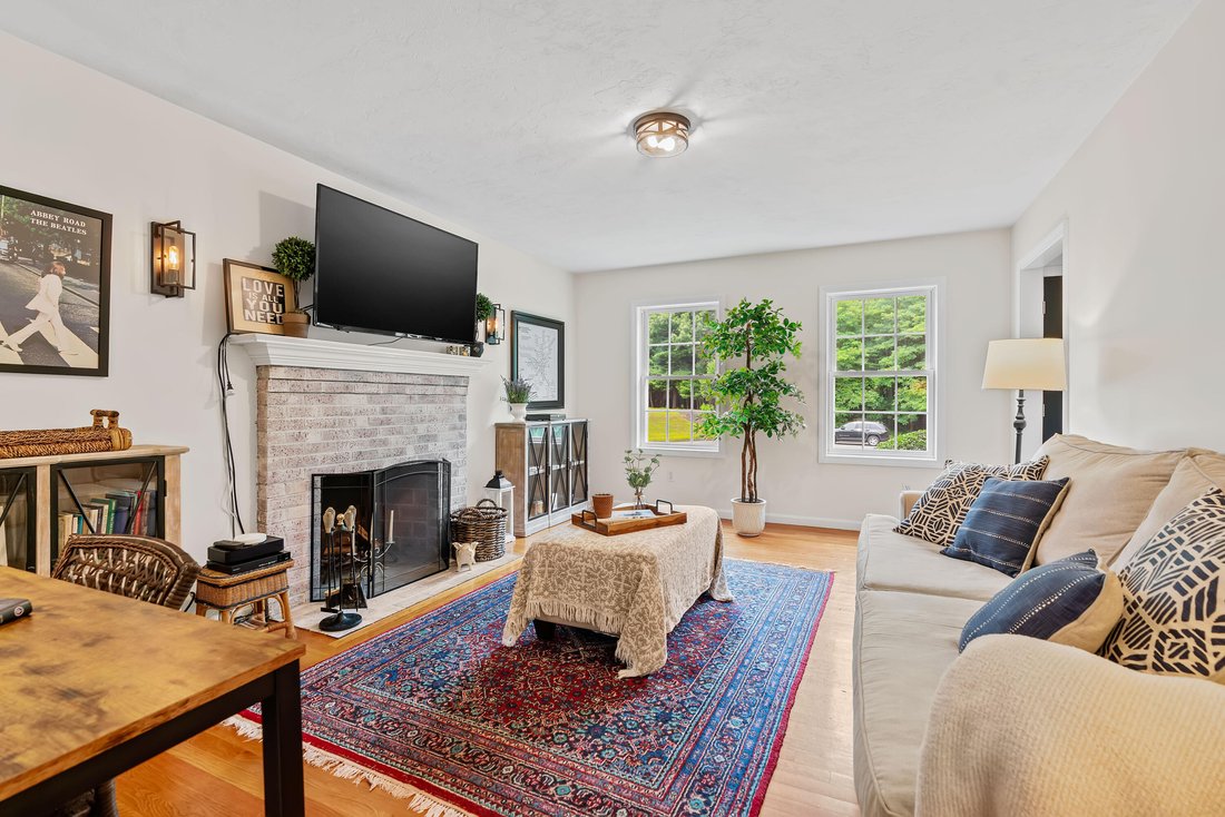 House in Holbrook, Massachusetts, United States 3 - 18458005