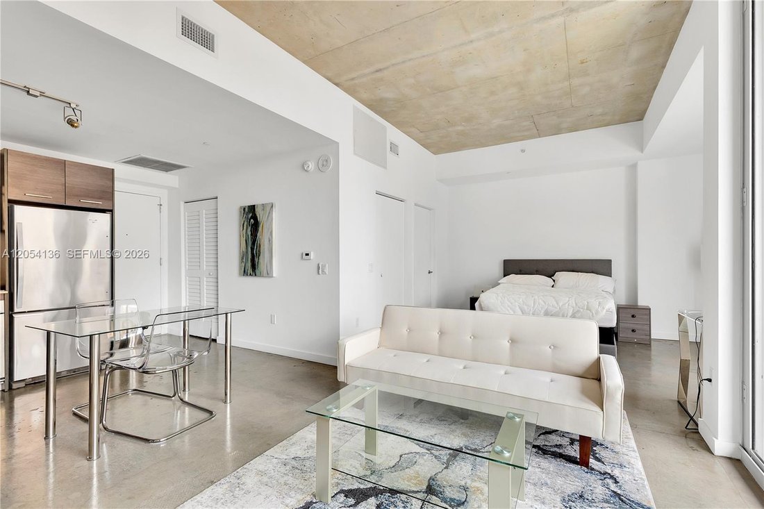 Miami, Florida, United States 3 - 18460248