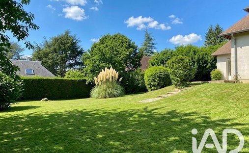 House in Crespieres, Ile-de-France, France 1