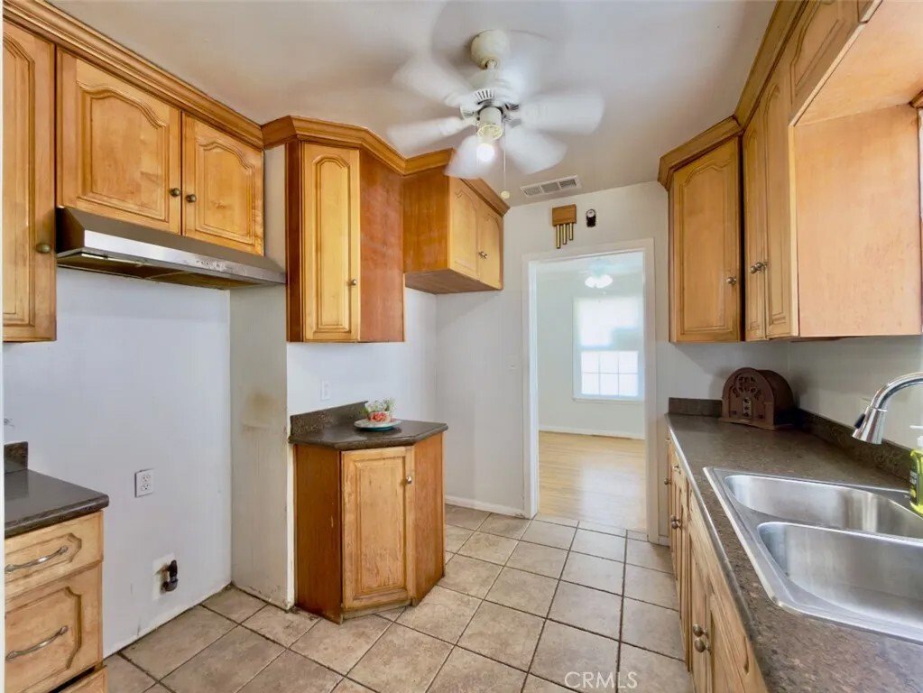 House in San Fernando, California, United States 4 - 17755085