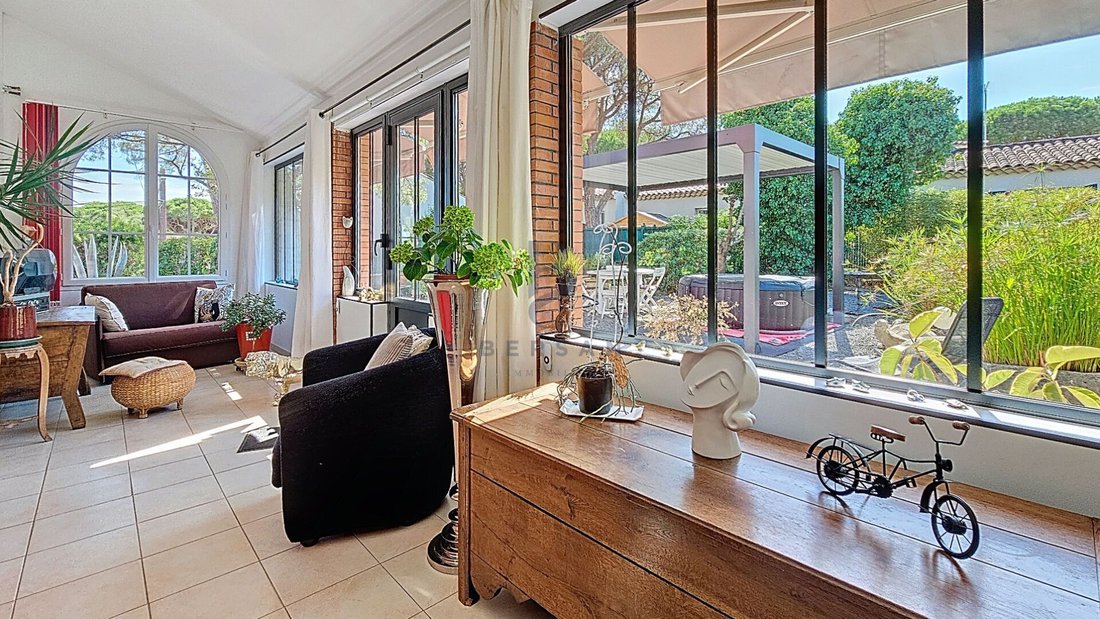 Villa in Exterieurs, Frejus, France 3 - 18456896
