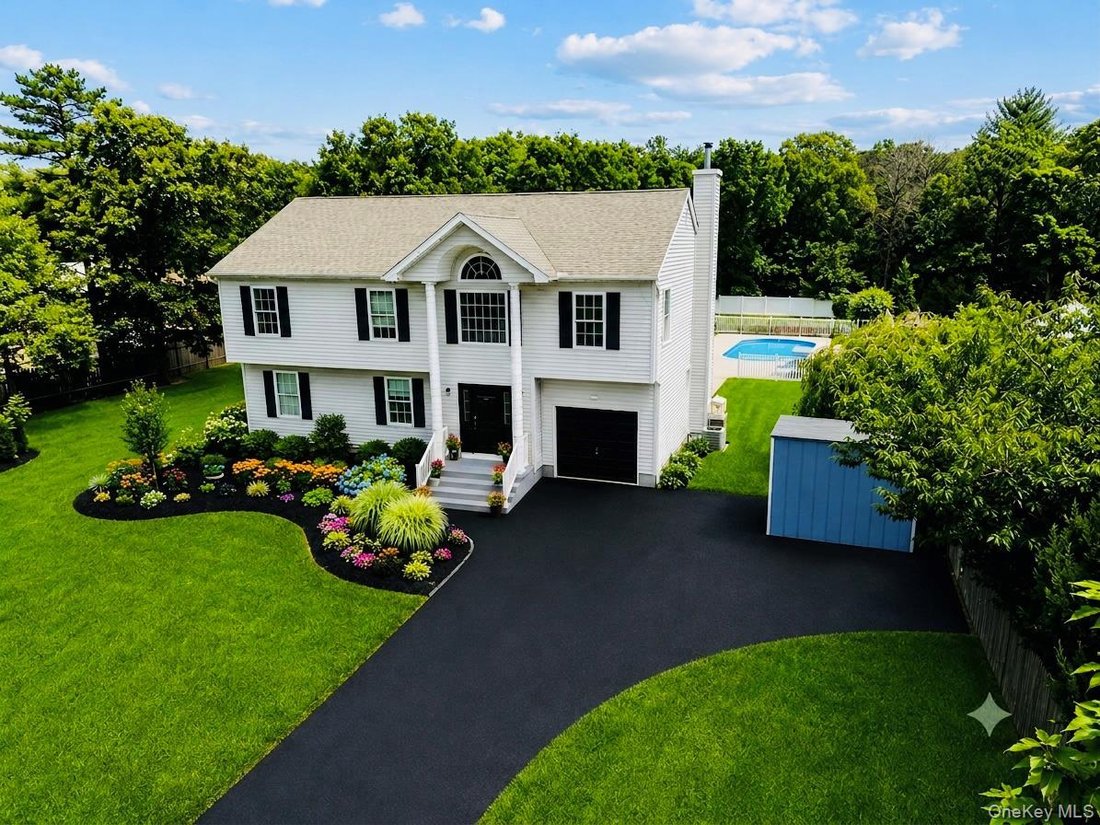 House in Medford, New York, United States 1 - 18468039