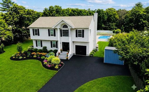 House in Medford, New York, United States 1