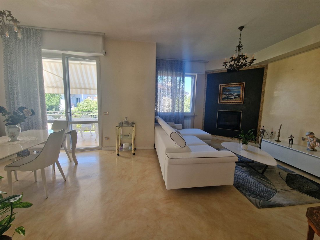 Villa in Desenzano Centro, Desenzano del Garda, Lombardy 5 - 18460598