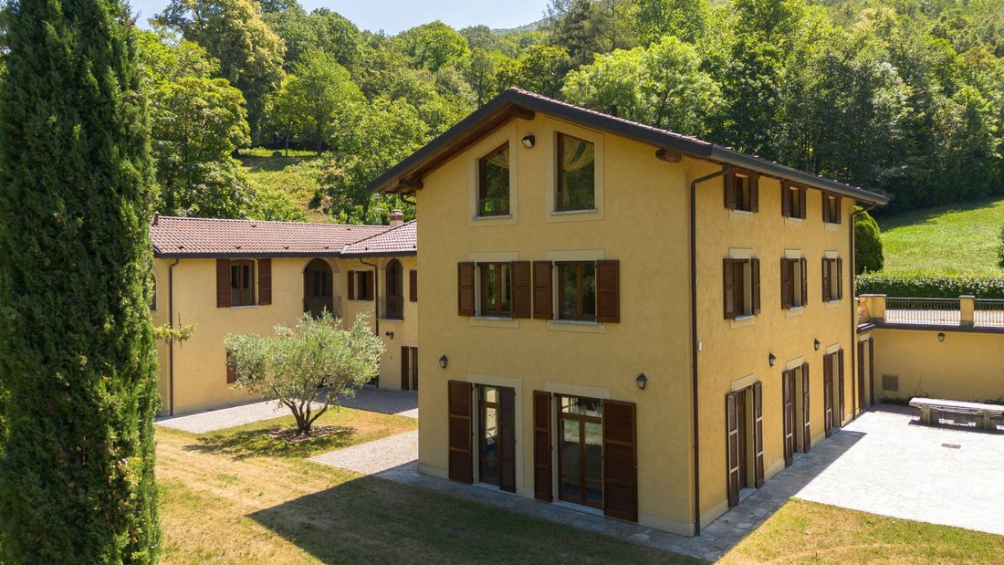 Villa in Canzo, Lombardy, Italy 2 - 18466927