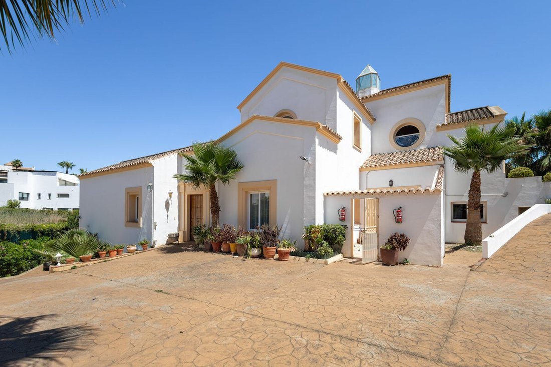 Villa in Estepona, Andalusia, Spain 3 - 18466485