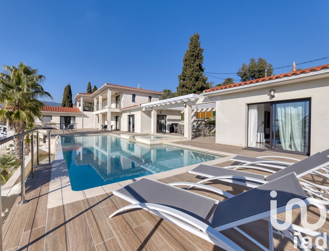 House in Châteauneuf-Grasse, Provence-Alpes-Côte d'Azur, France 2 - 16404086