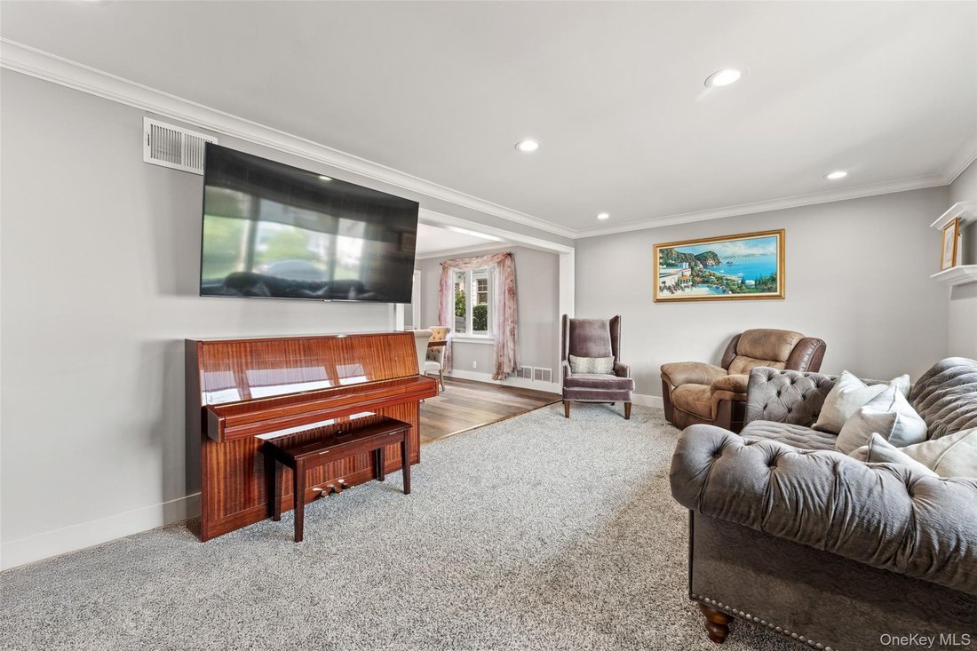 House in Eastchester, New York, United States 5 - 18465679