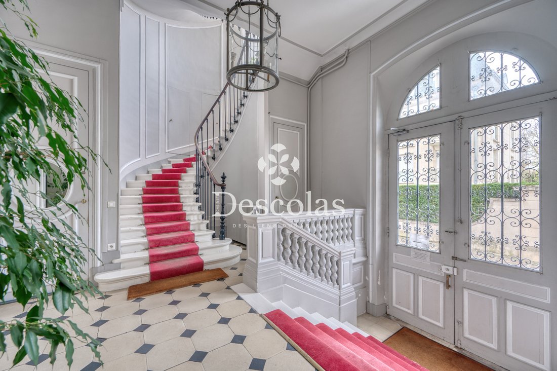 Estate in Forêt, Saint-Germain-en-Laye, France 4 - 18465899