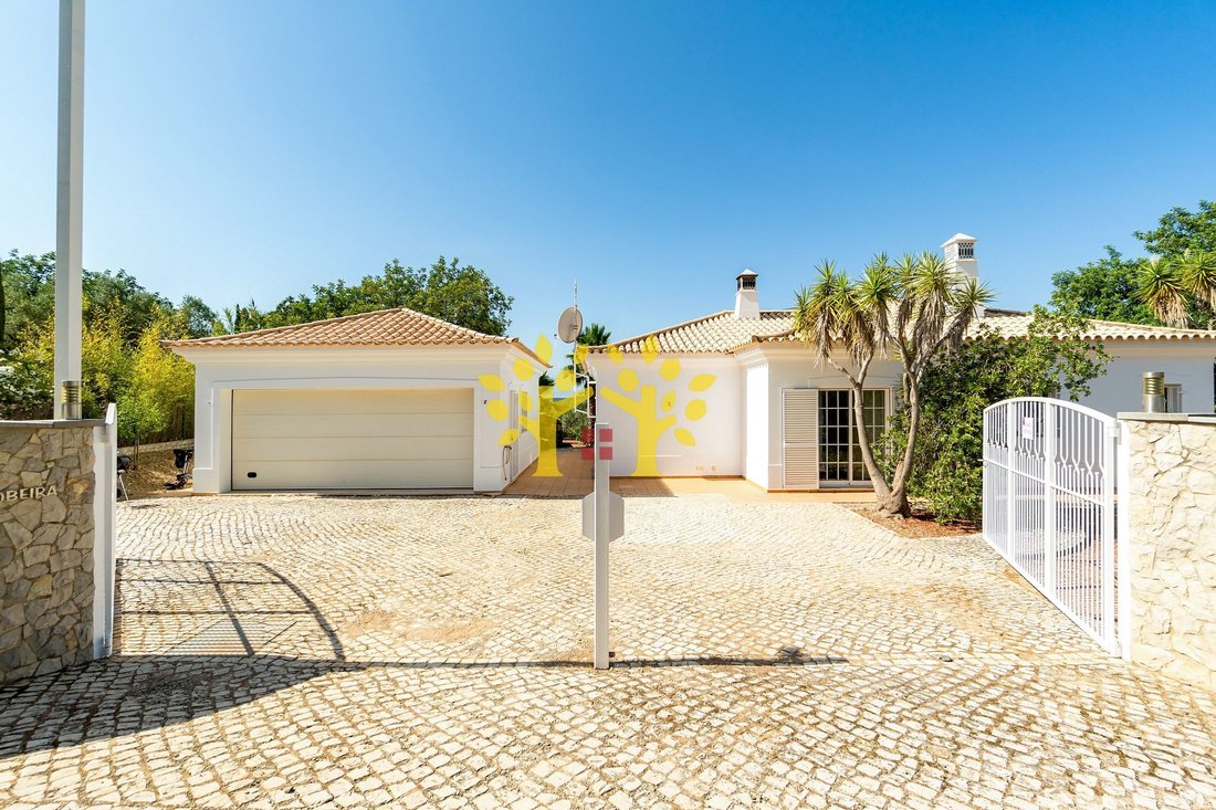 Villa in Santa Catarina da Fonte do Bispo, Algarve, Portugal 2 - 18460768