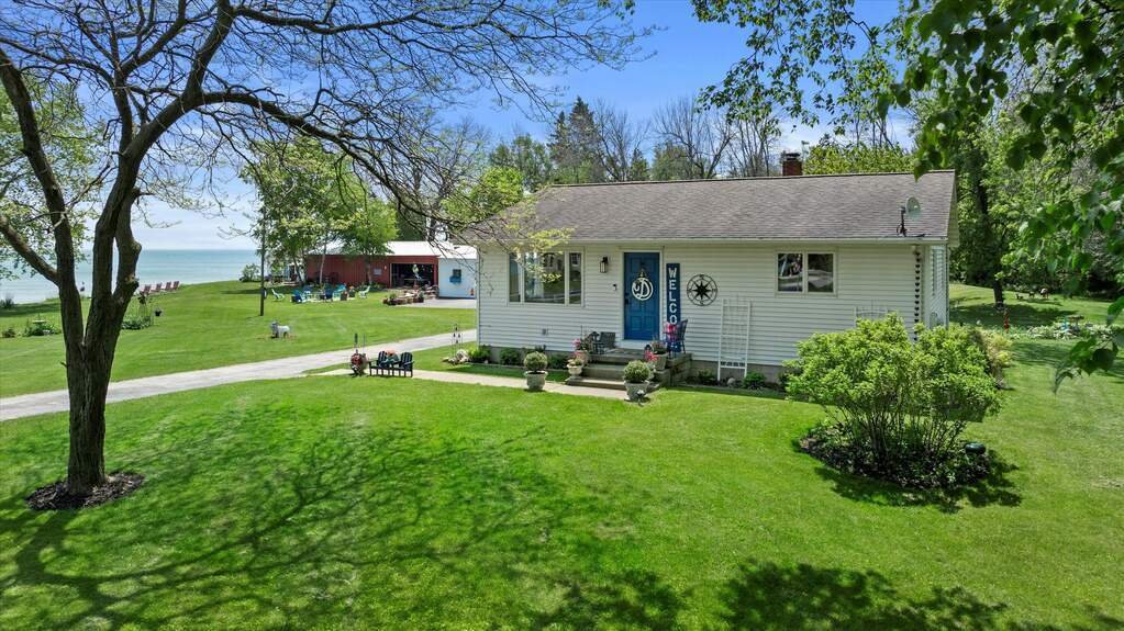 House in Two Rivers, Wisconsin, United States 5 - 18465373
