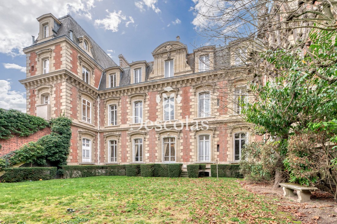 Estate in Forêt, Saint-Germain-en-Laye, France 1 - 18465899