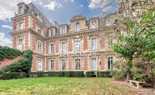 Estate in Forêt, Saint-Germain-en-Laye, France 1
