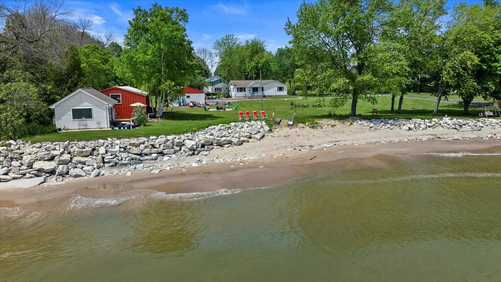 House in Two Rivers, Wisconsin, United States 1 - 18465373