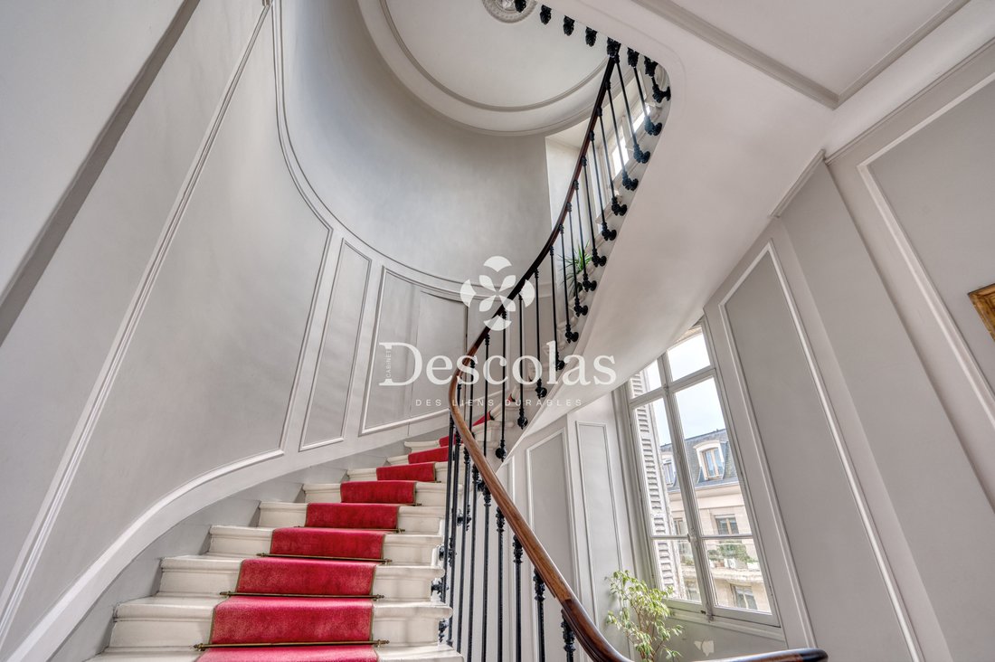 Estate in Forêt, Saint-Germain-en-Laye, France 5 - 18465899