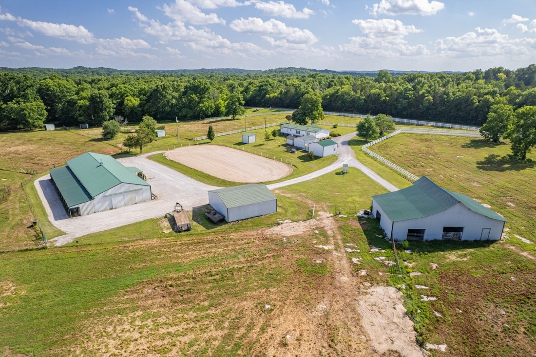 Land in Columbia, Tennessee, United States 1 - 18459807
