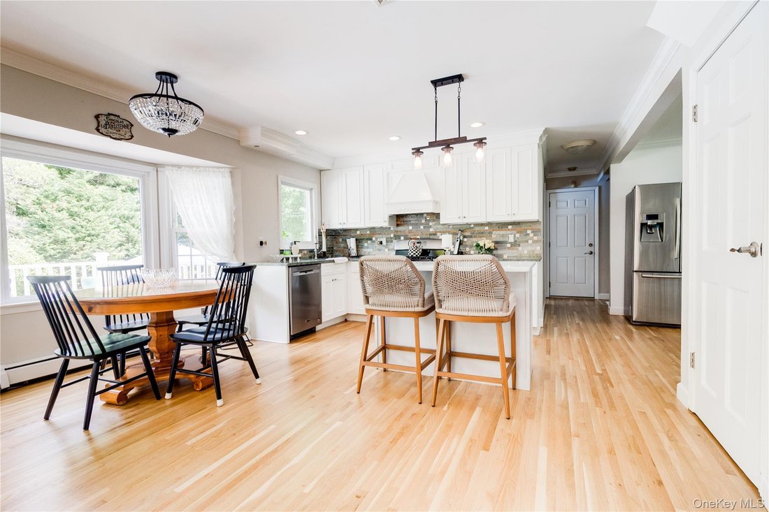 House in Nesconset, New York, United States 3 - 18456759