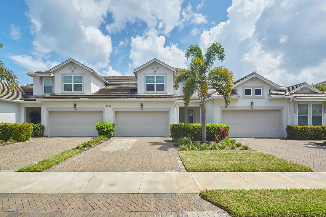 Naples, Florida, United States 2 - 18333628