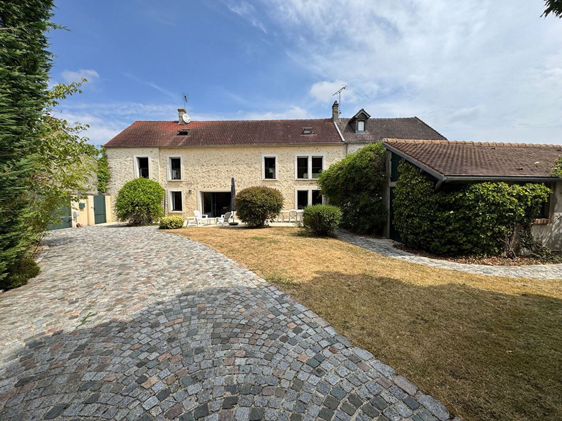 House in Villiers-le-Mahieu, Ile-de-France, France 1 - 18468163
