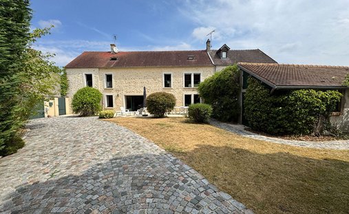 House in Villiers-le-Mahieu, Ile-de-France, France 1