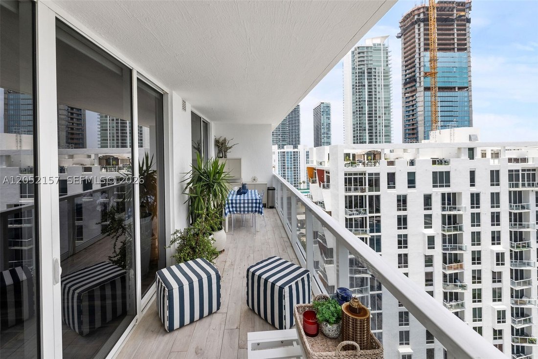 Condo in Miami, Florida, United States 3 - 18414827