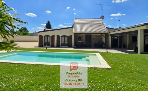 Villa in Nord Ouest, La Ferté-sous-Jouarre, France 1