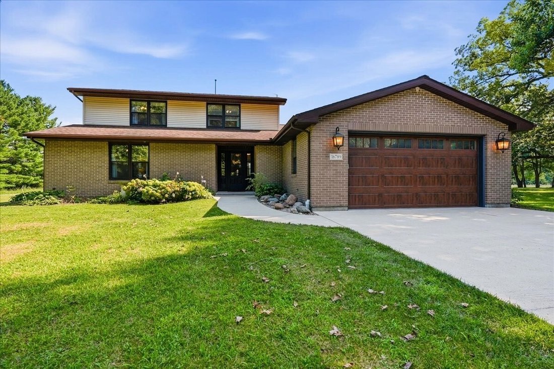 House in Heyworth, Illinois, United States 3 - 18459540