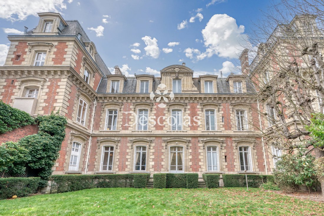 Estate in Forêt, Saint-Germain-en-Laye, France 2 - 18465899