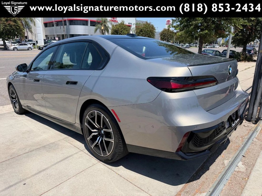 Sedan in Van Nuys, CA, United States 5 - 18469820