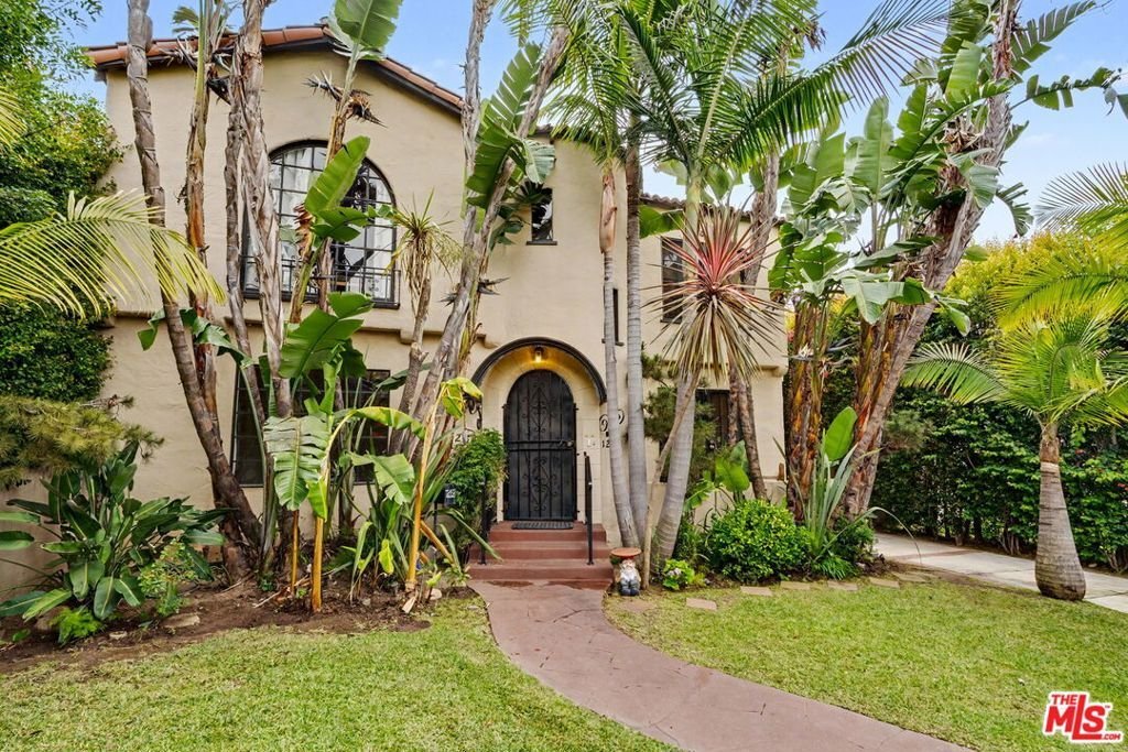 Los Angeles, California, United States 3 - 18459109
