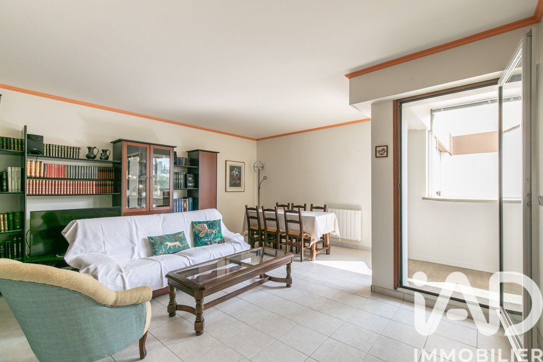 Apartment in Belleville-Saint Maur, Paris 11e Arrondissement, Paris 3 - 18130425
