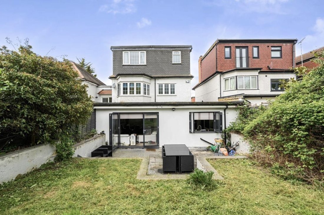 House in Barnet, England 1 - 18465599