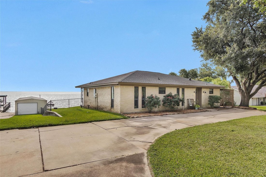 House in Point Blank, Texas, United States 4 - 18409257