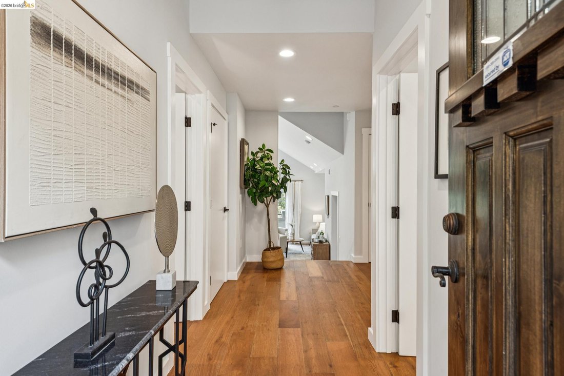 Condo in Oakland, California, United States 3 - 18458810