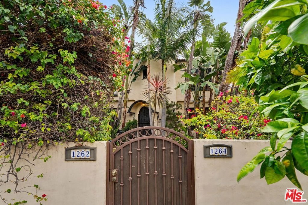 Los Angeles, California, United States 2 - 18459109